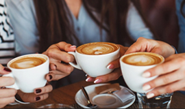 De café ayurvédico a adaptogênico, o veículo perfeito para ingredientes funcionais